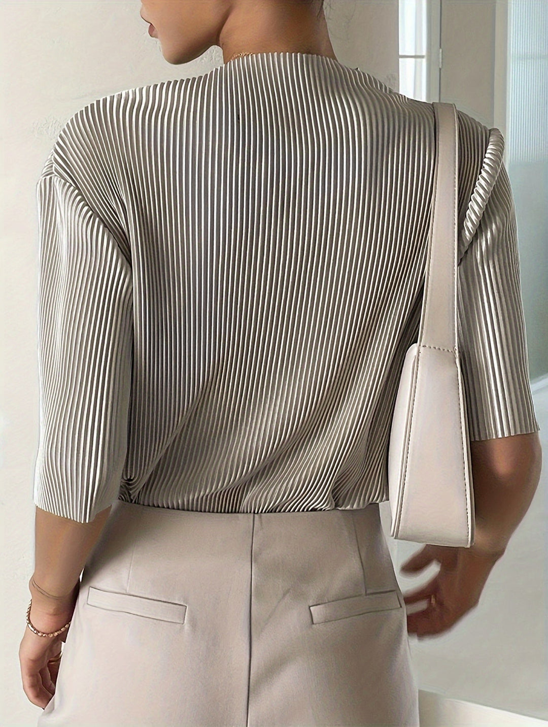 Blouse Plissée Blanche Élégante pour Femme – Chemise Chic et Confortable