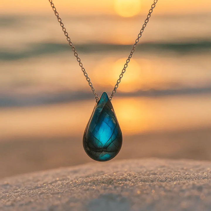 Collier Pendentif Goutte en Labradorite