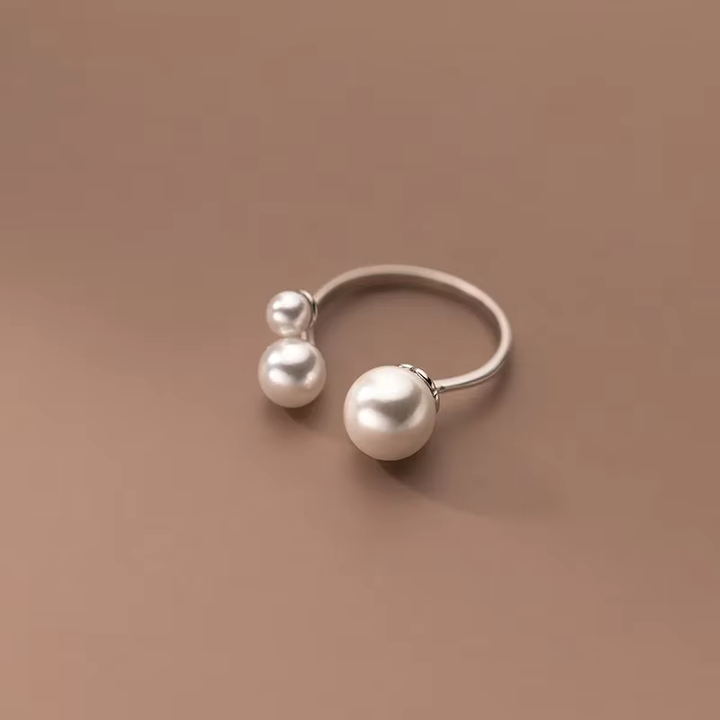 Bague Élégante avec Trio de Perles