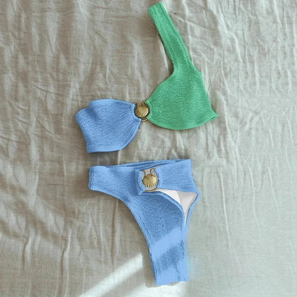 Bikini femme asymétrique avec finition texturée et anneau