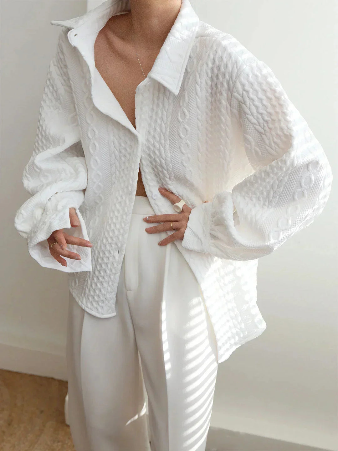Blouse blanche texturée femme à manches sculptées
