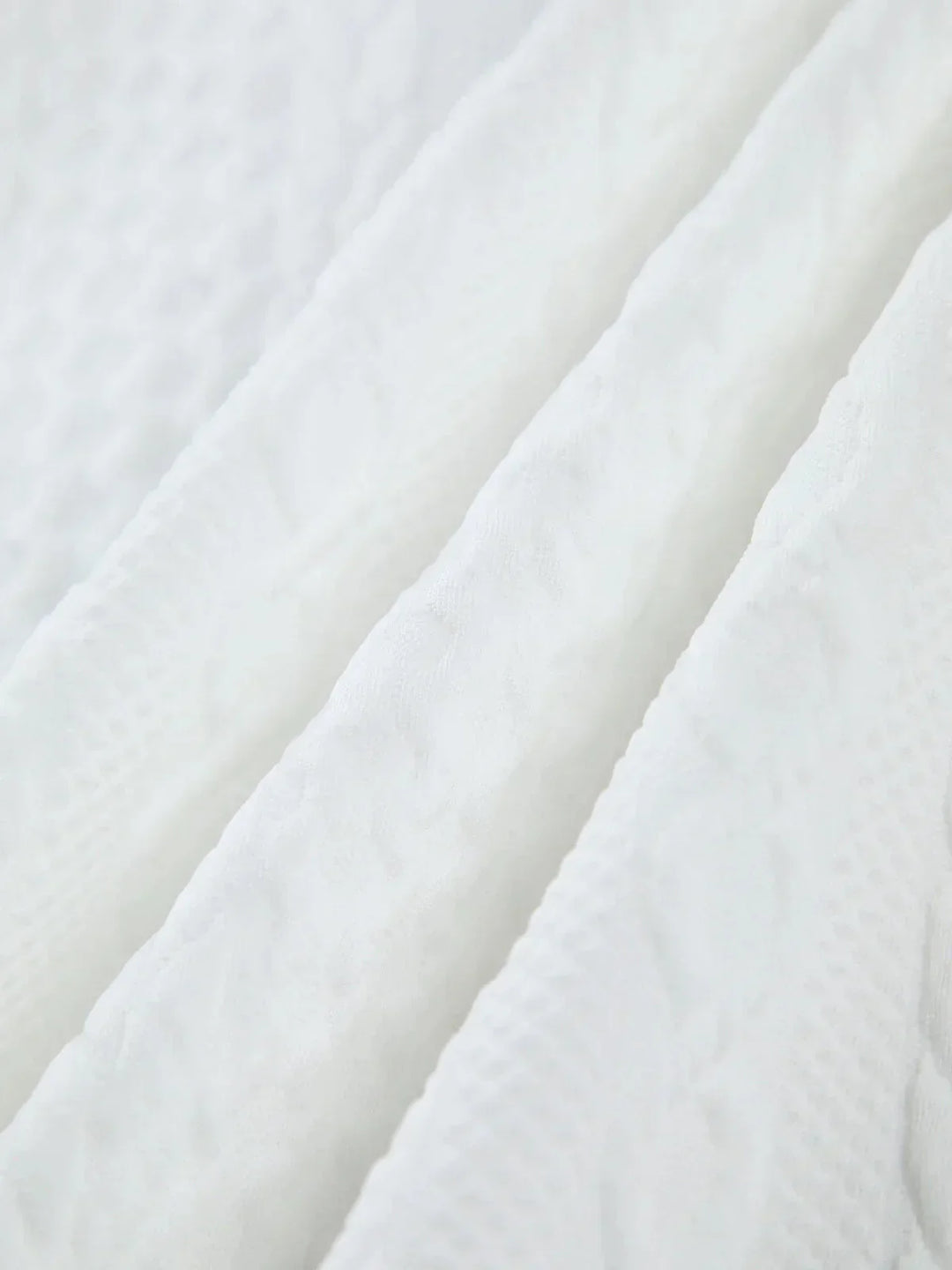 Blouse blanche texturée femme à manches sculptées