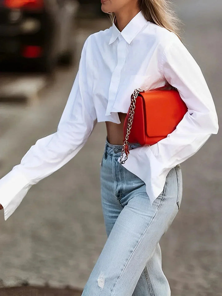Chemise courte femme au design moderne avec boutons