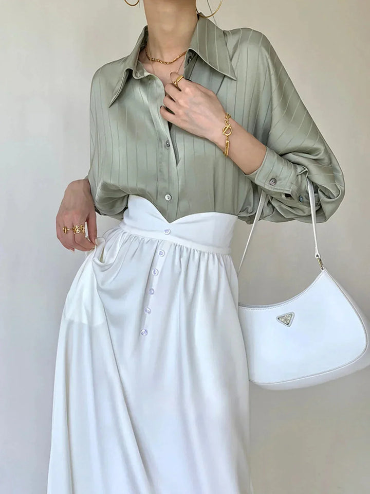 Chemise élégante femme à boutons et détails dorés