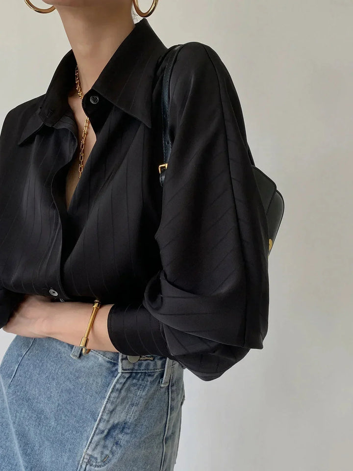 Chemise élégante femme à boutons et détails dorés