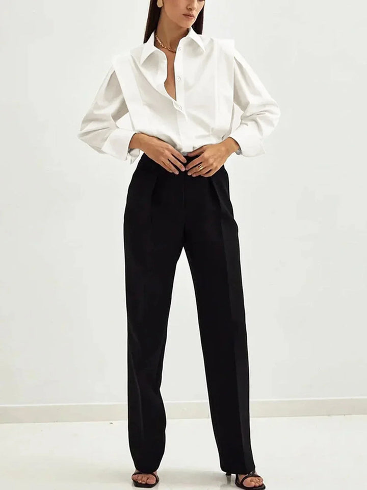 Chemise blanche oversize femme à épaules structurées et col en V