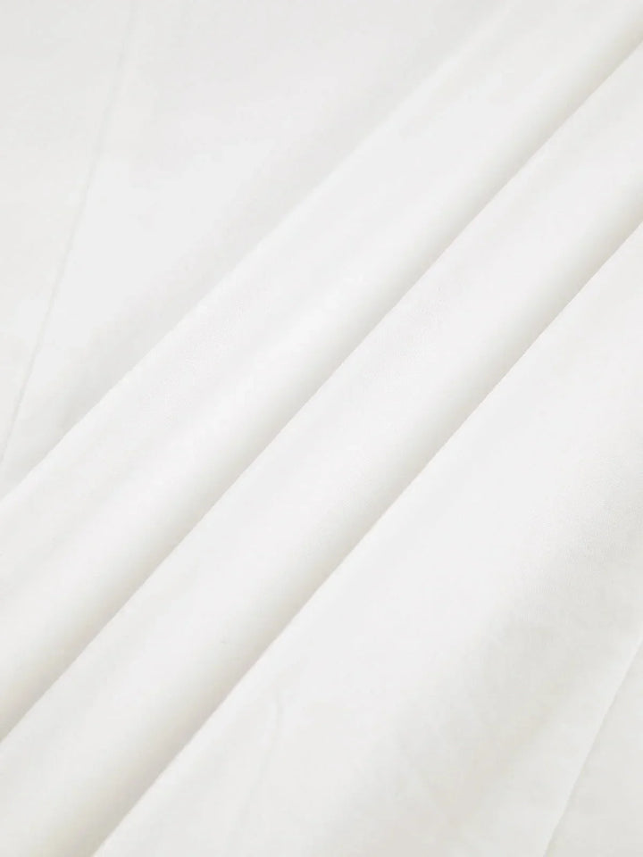 Chemise blanche oversize femme à épaules structurées et col en V