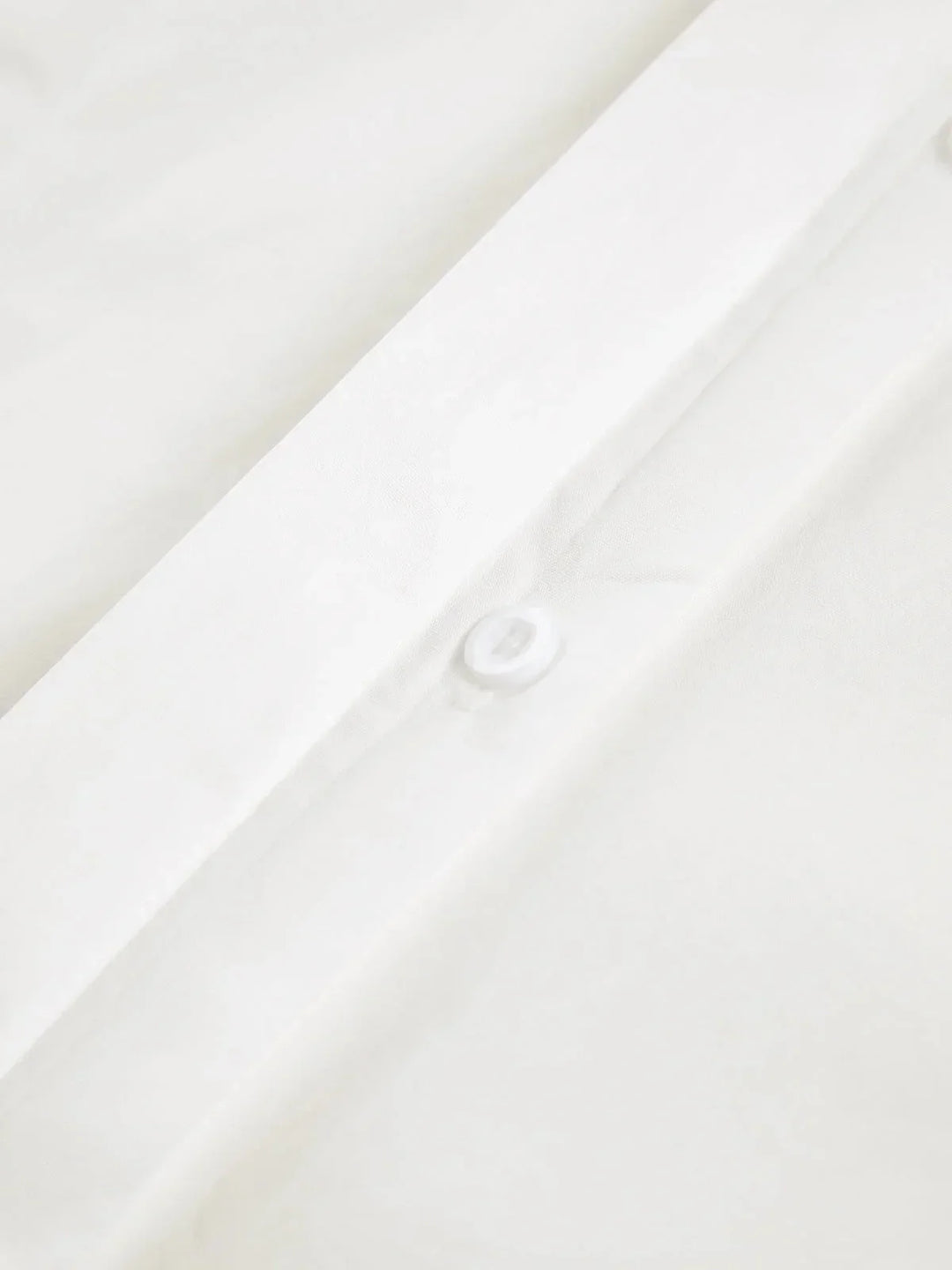 Chemise blanche oversize femme à épaules structurées et col en V
