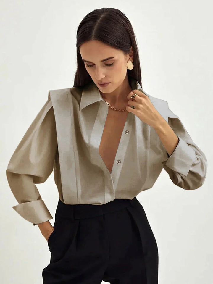 Chemise blanche oversize femme à épaules structurées et col en V