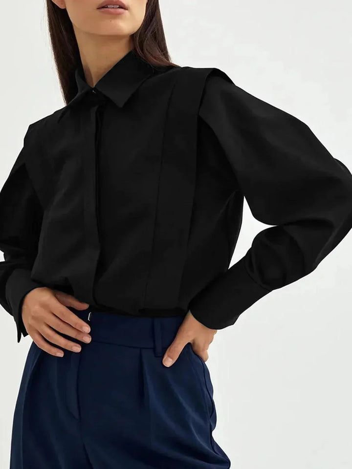Chemise blanche oversize femme à épaules structurées et col en V