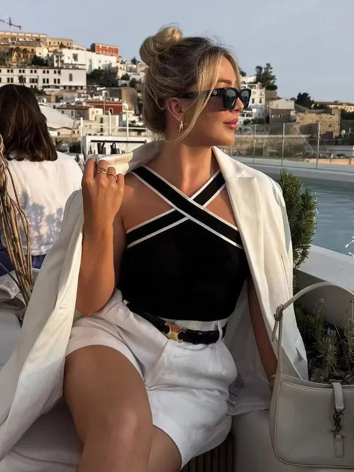 Top femme à bretelles croisées halter et liseré contrasté