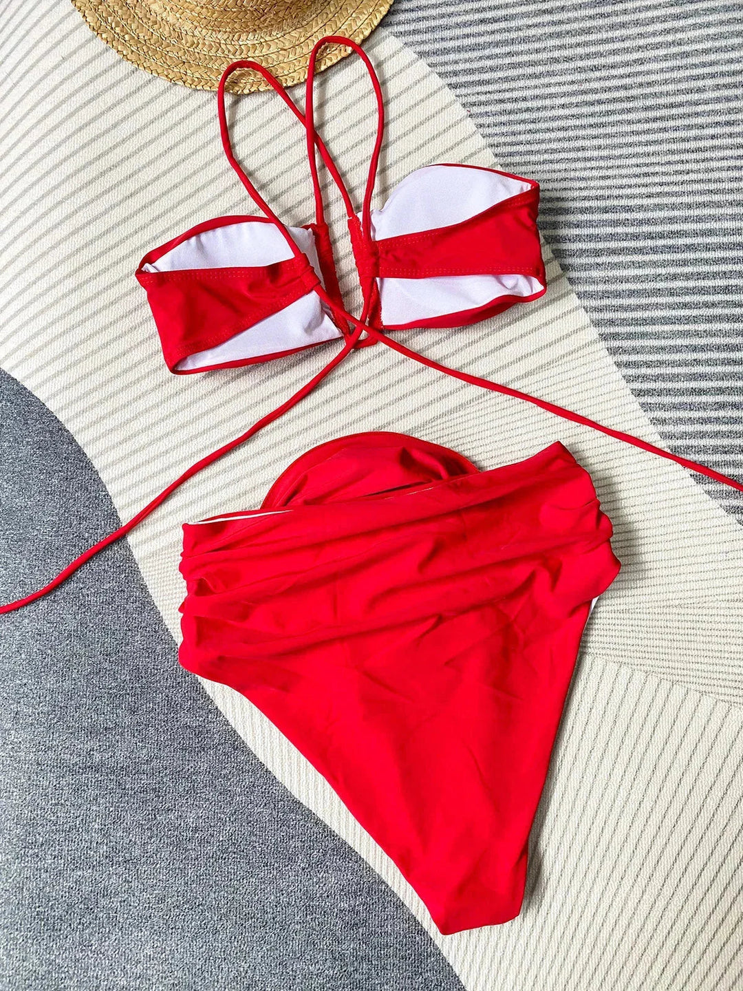 Bikini femme avec détails floraux et liens