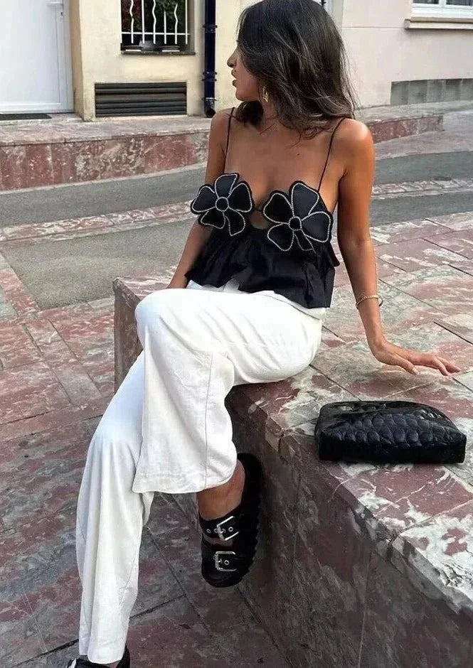 Top court femme avec applications florales et fines bretelles