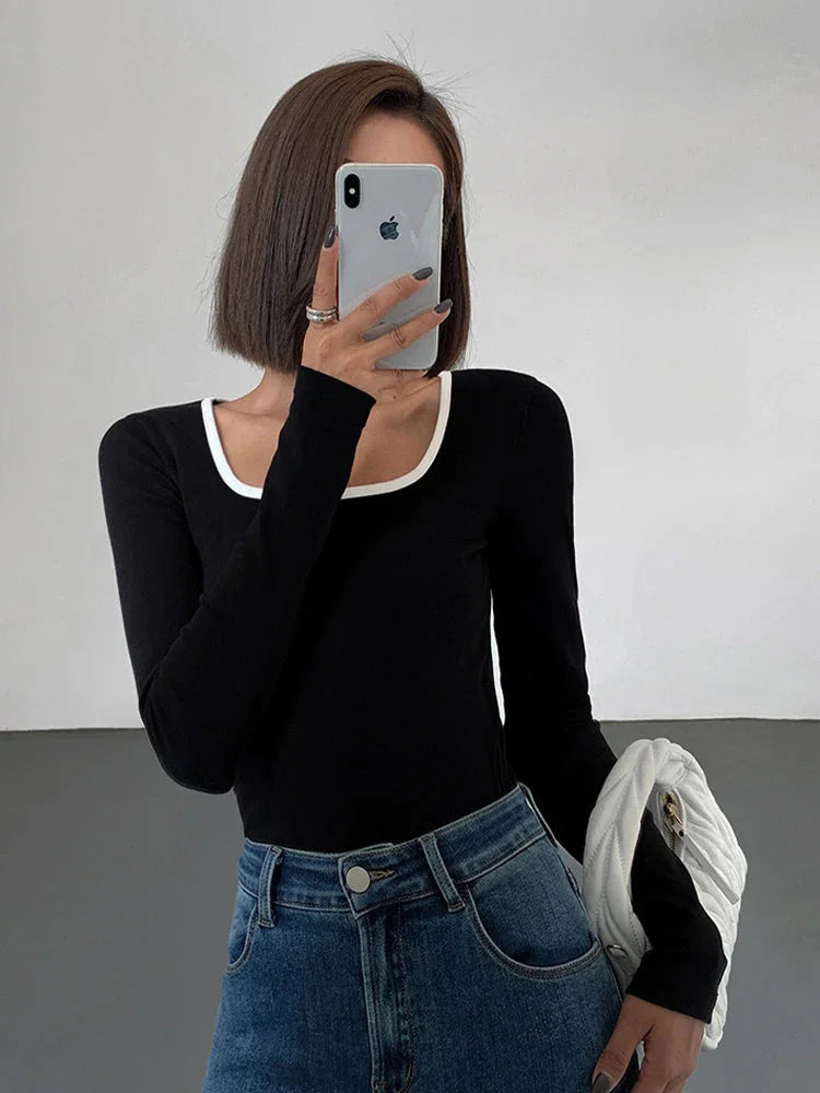 Top femme à décolleté carré et bords contrastés