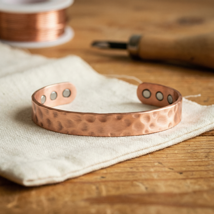 Bracelet en cuivre avec lodestone de Vera