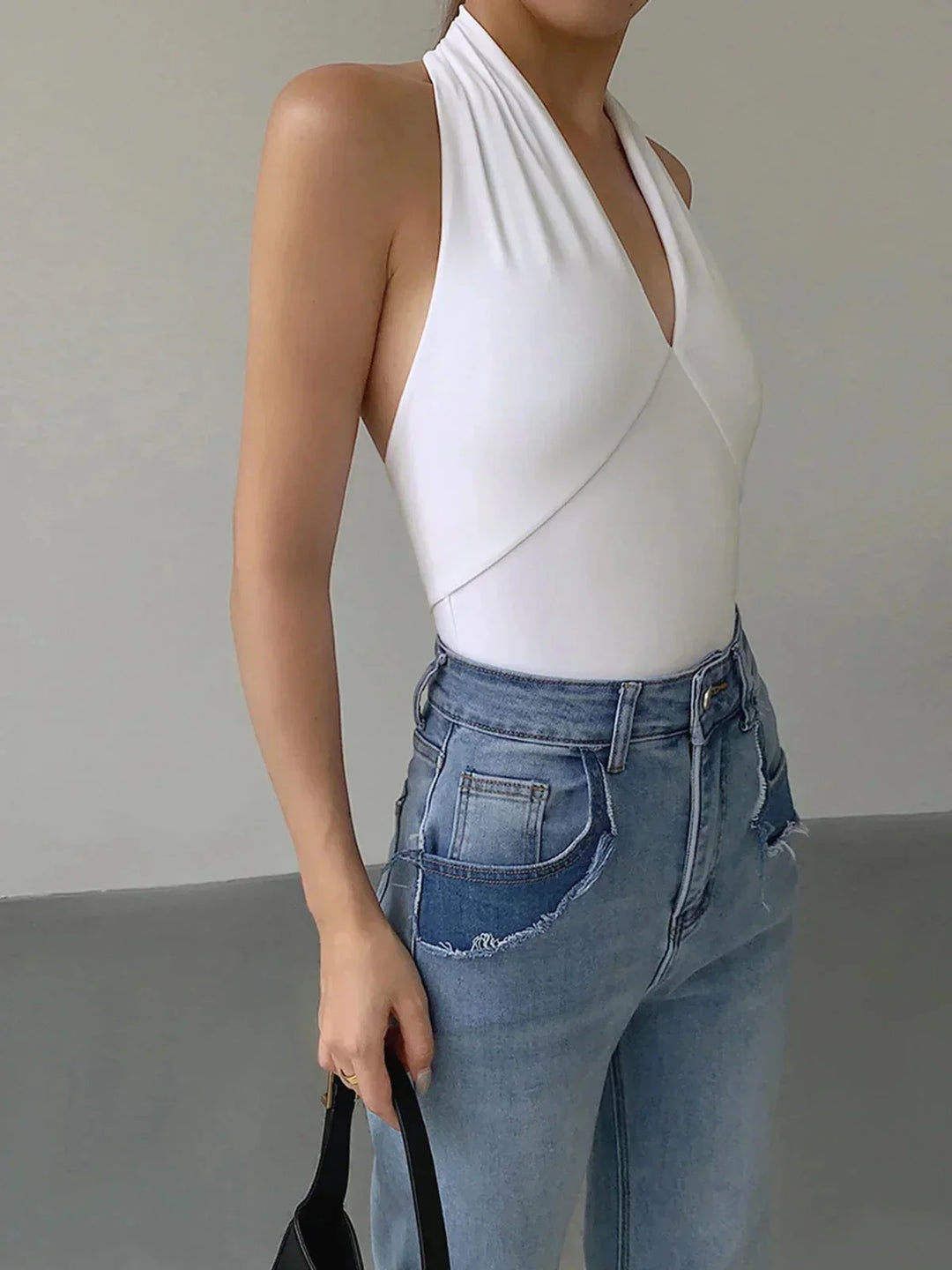 Top halter femme dos nu, col en V croisé et sans manches en résille